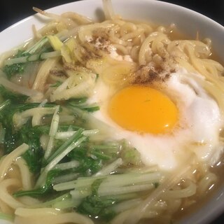 水菜ともやし、卵の味噌煮込みラーメン